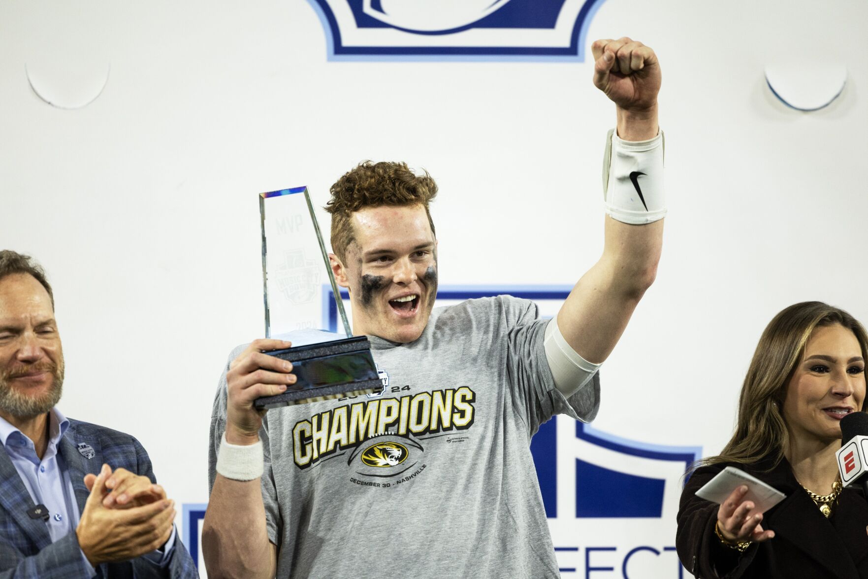 Mizzou defeats Iowa 27-24 to win the TransPerfect Music City bowl